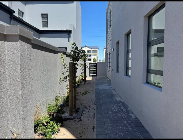 3 BEDROOM HOUSE FOR SALE IN SANDOWN